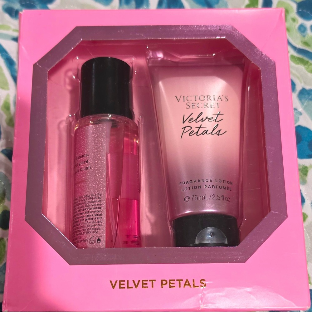 Victoria's Secret Velvet Petals Travel Set Mist + Moisturizing Lotion 2.5 oz